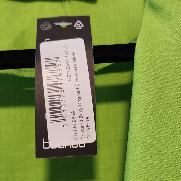 Textured Green Cropped Sleeveless blazer - Picture 9 of 12